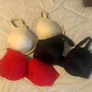 Vanity Fair/Joyspun 3-Pack Bras in Red, Black & Cream. All in great condition.
